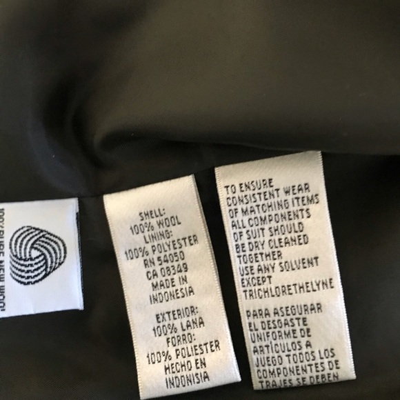 Jones New York two piece suit - Picture 6 of 6